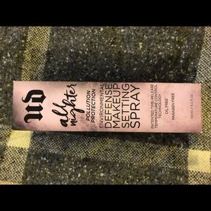 UD setting spray